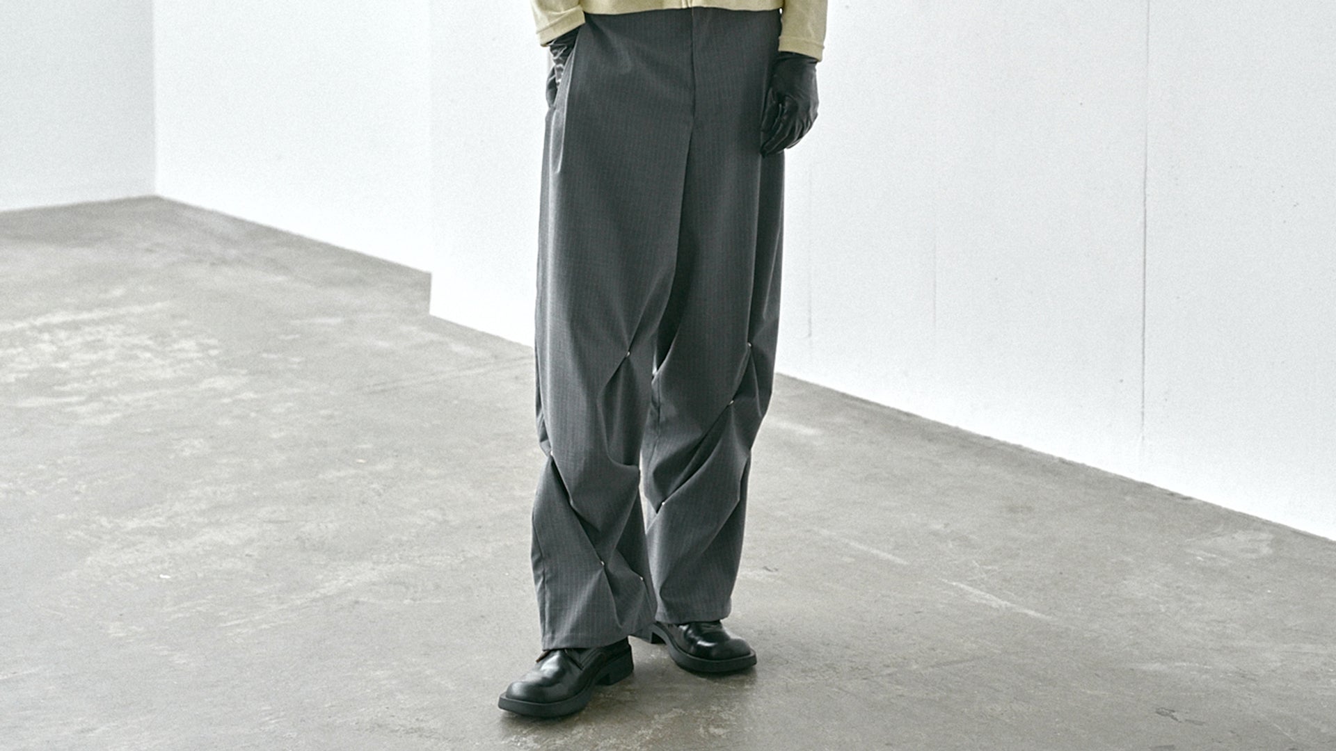 ADAPTART / Wide Stripe Pants -「不均一の美しさ」から導かれた一本