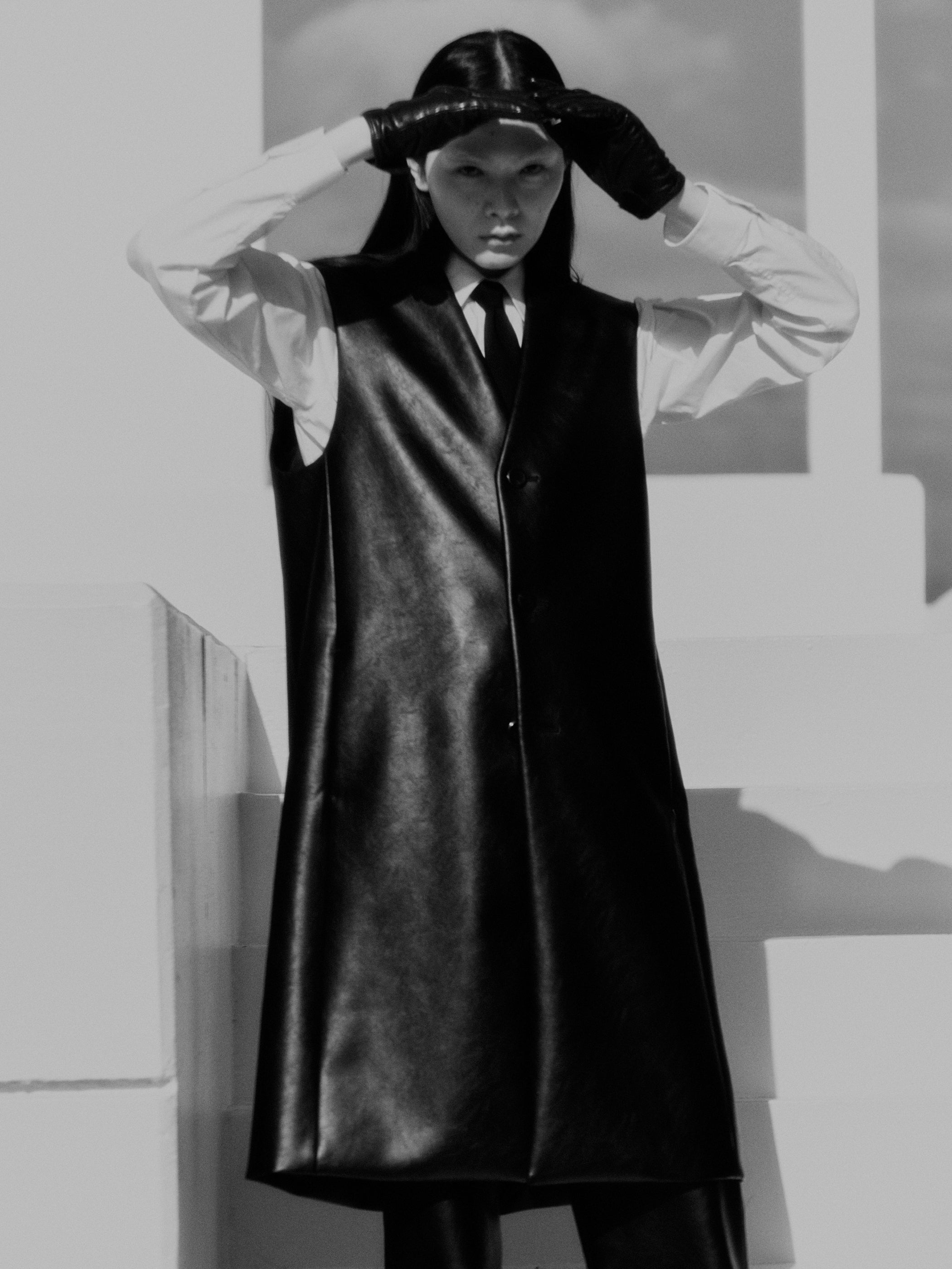 SYNTHETIC LEATHER SLEEVELESS COAT - Baby's all right