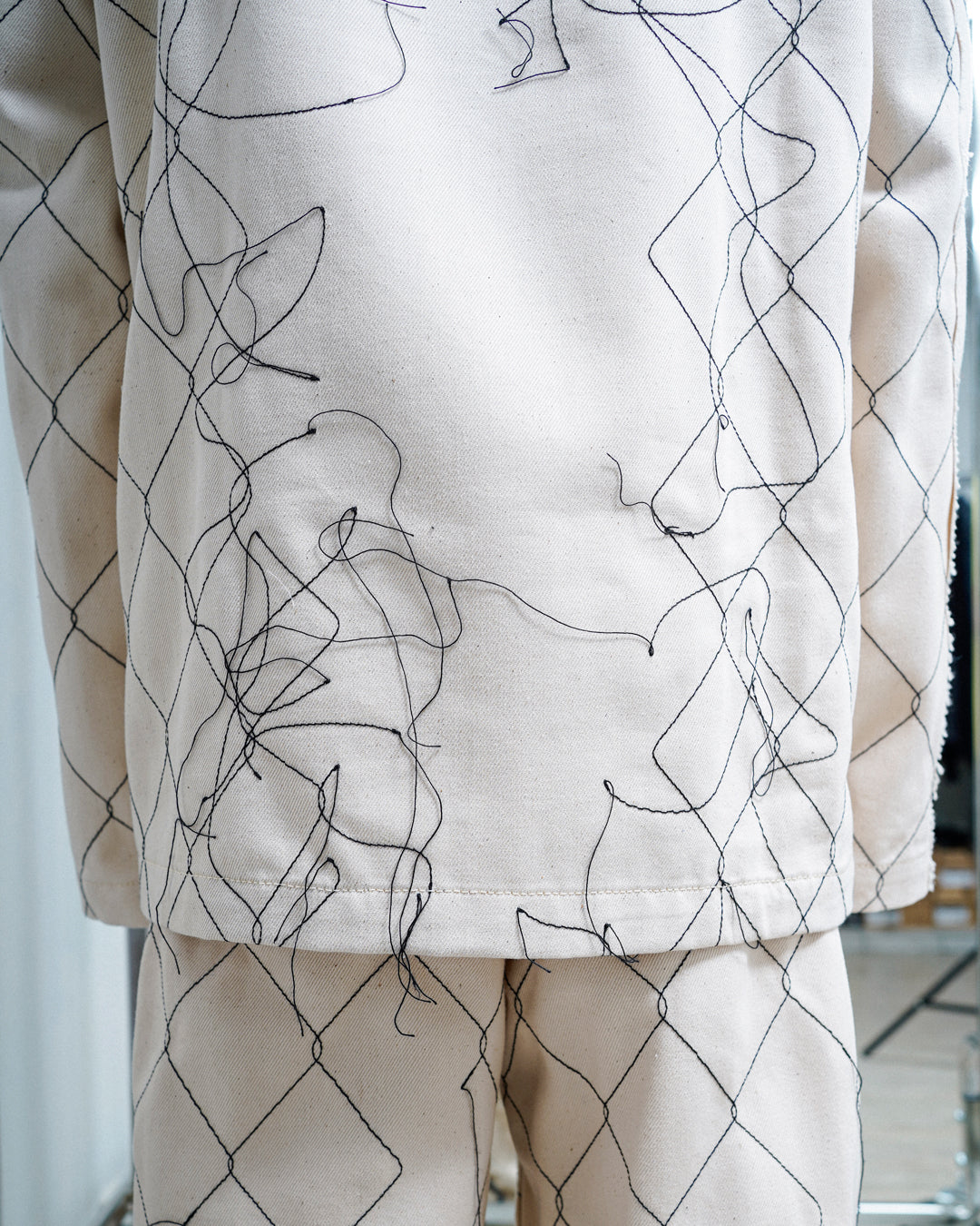 CARGO DENIM JACKET WITH CHAIN LINK (NAT)