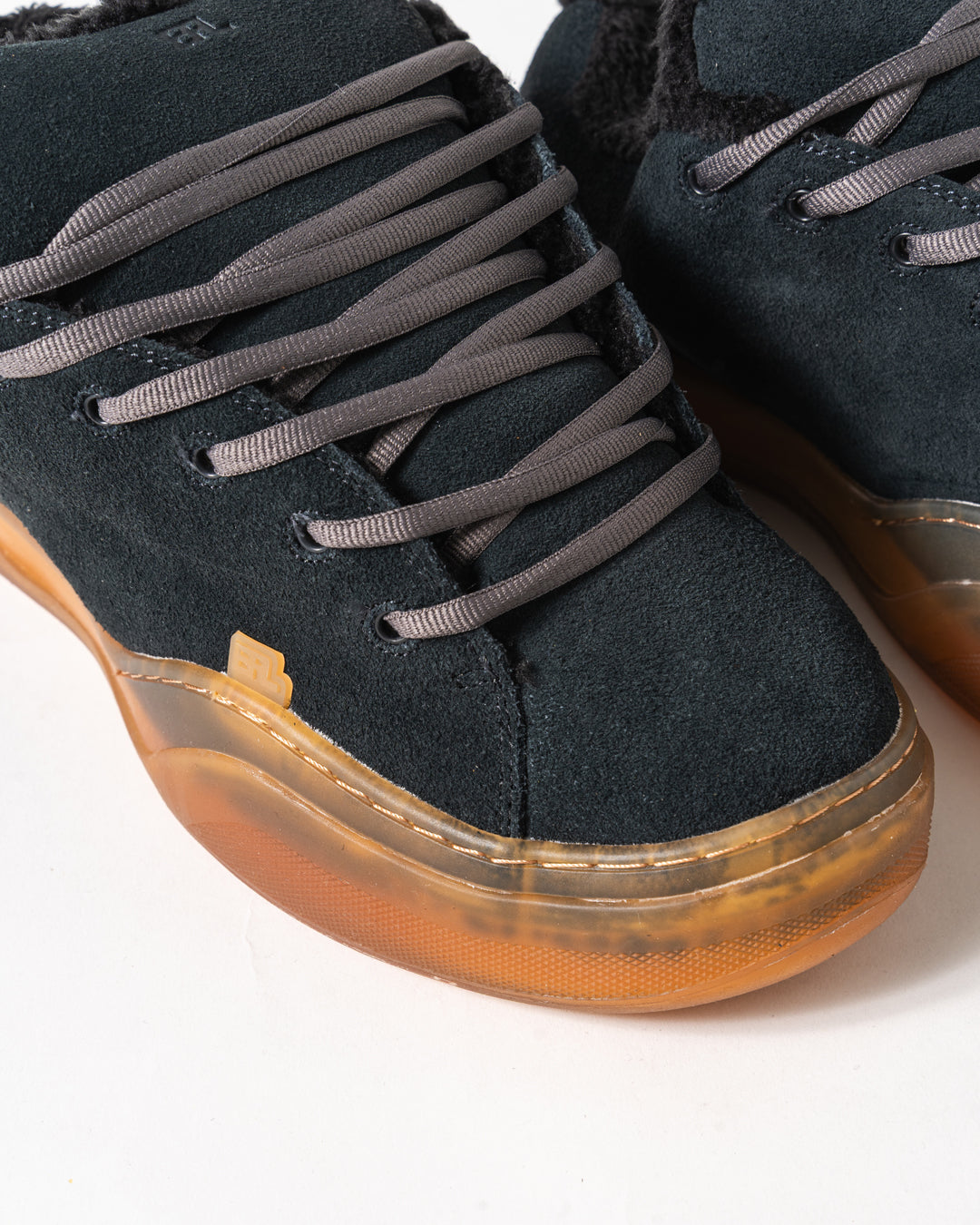 UNISEX SUEDE VAMPS SKATE SNEAKER PIRATE BLACK *LAST