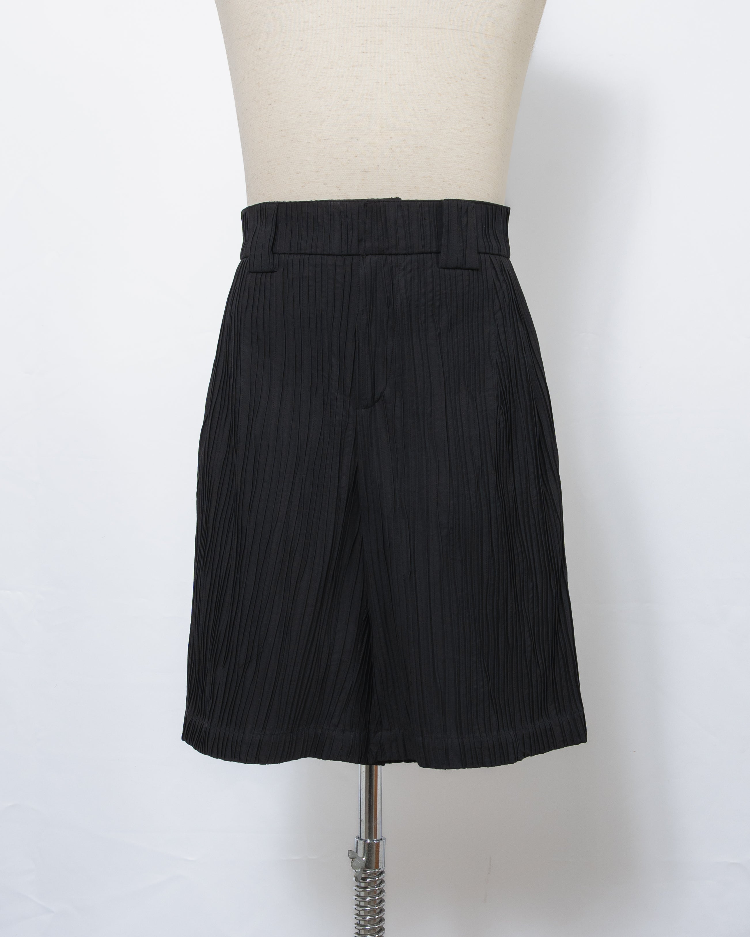 GILLED SHORTS METEORITE BLACK