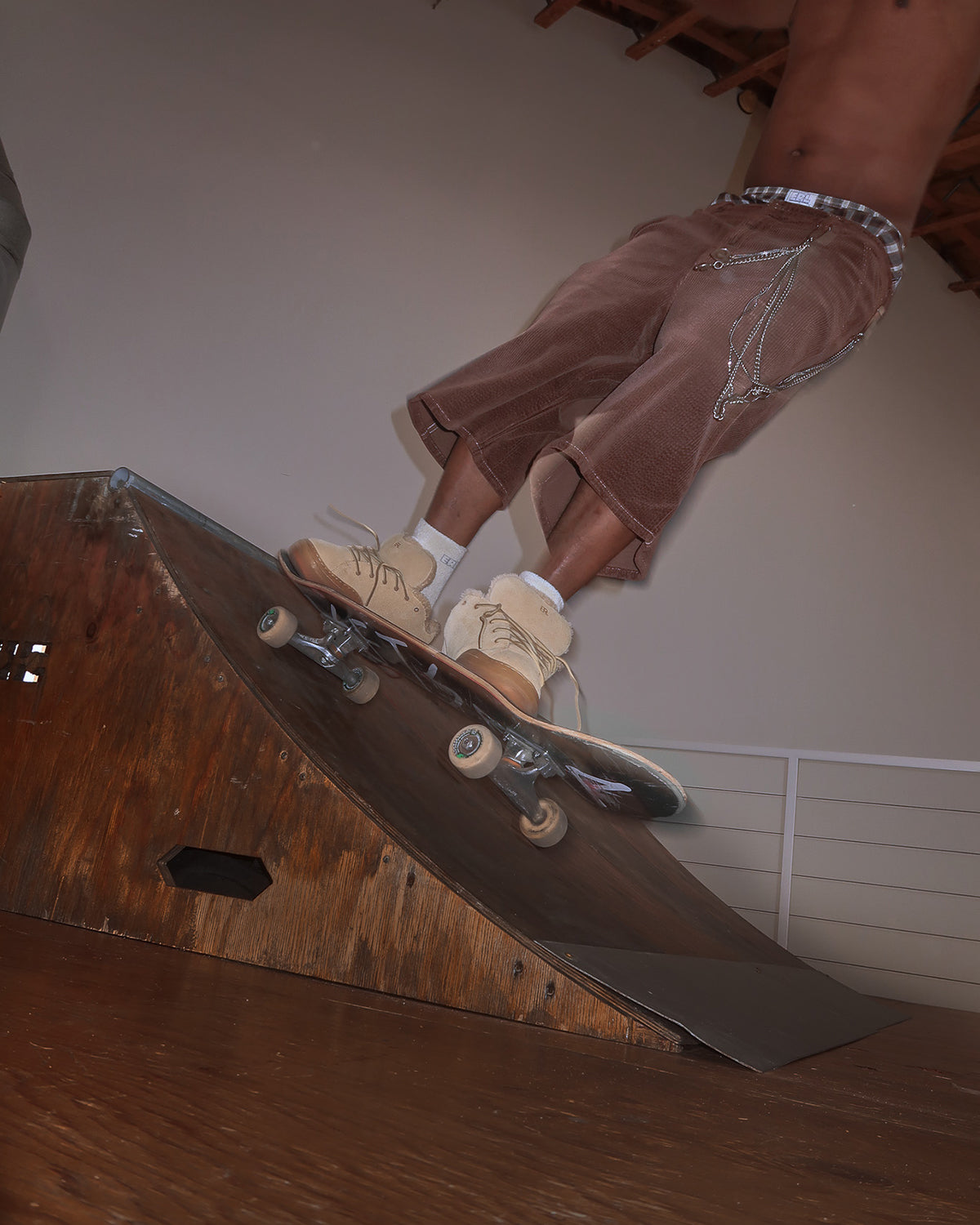 ERL - UNISEX SUEDE VAMPS SKATE SNEAKER SAND | Baby's all