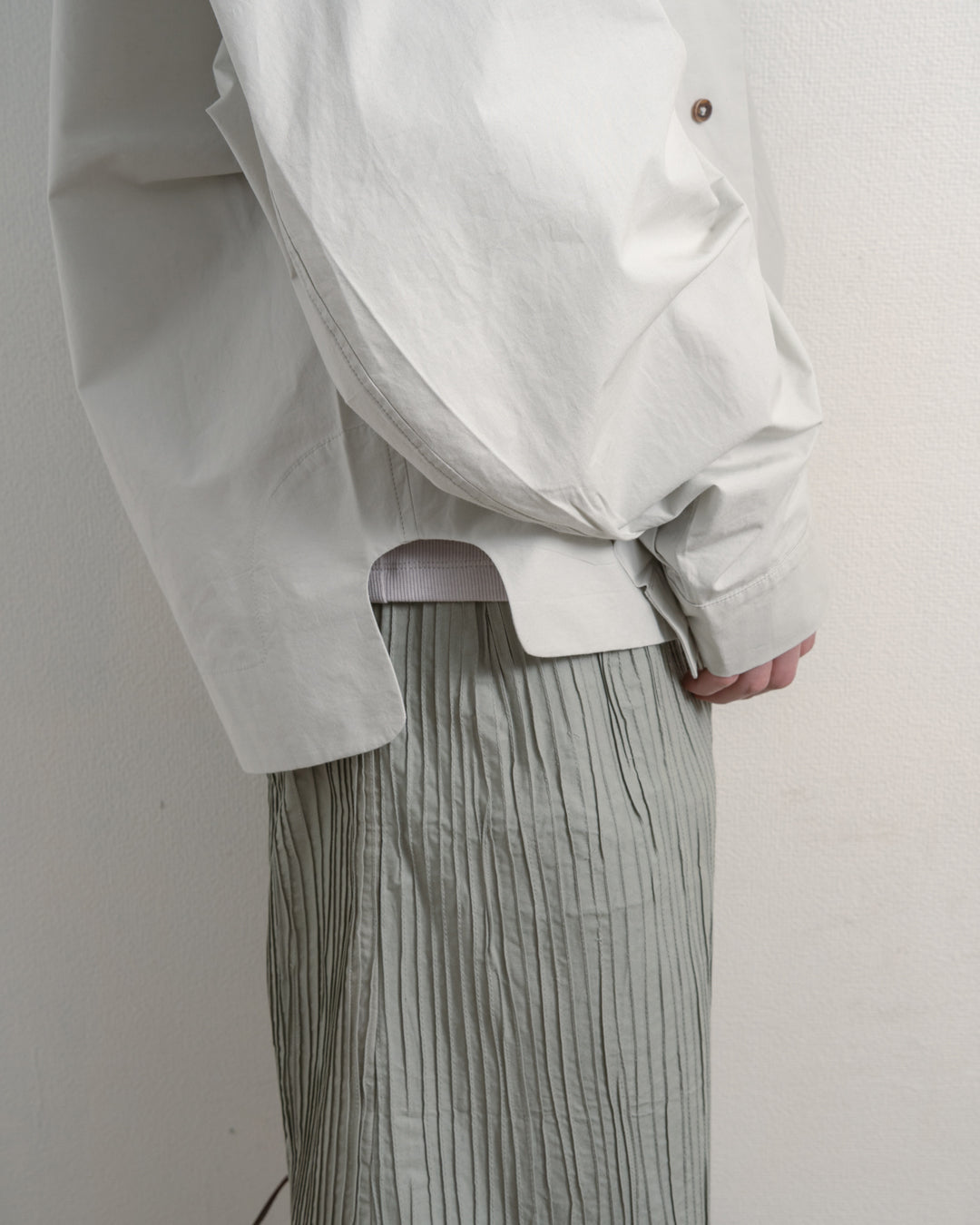 ASYMETRIC COLLARLESS POPLIN SHIRT (SVB)