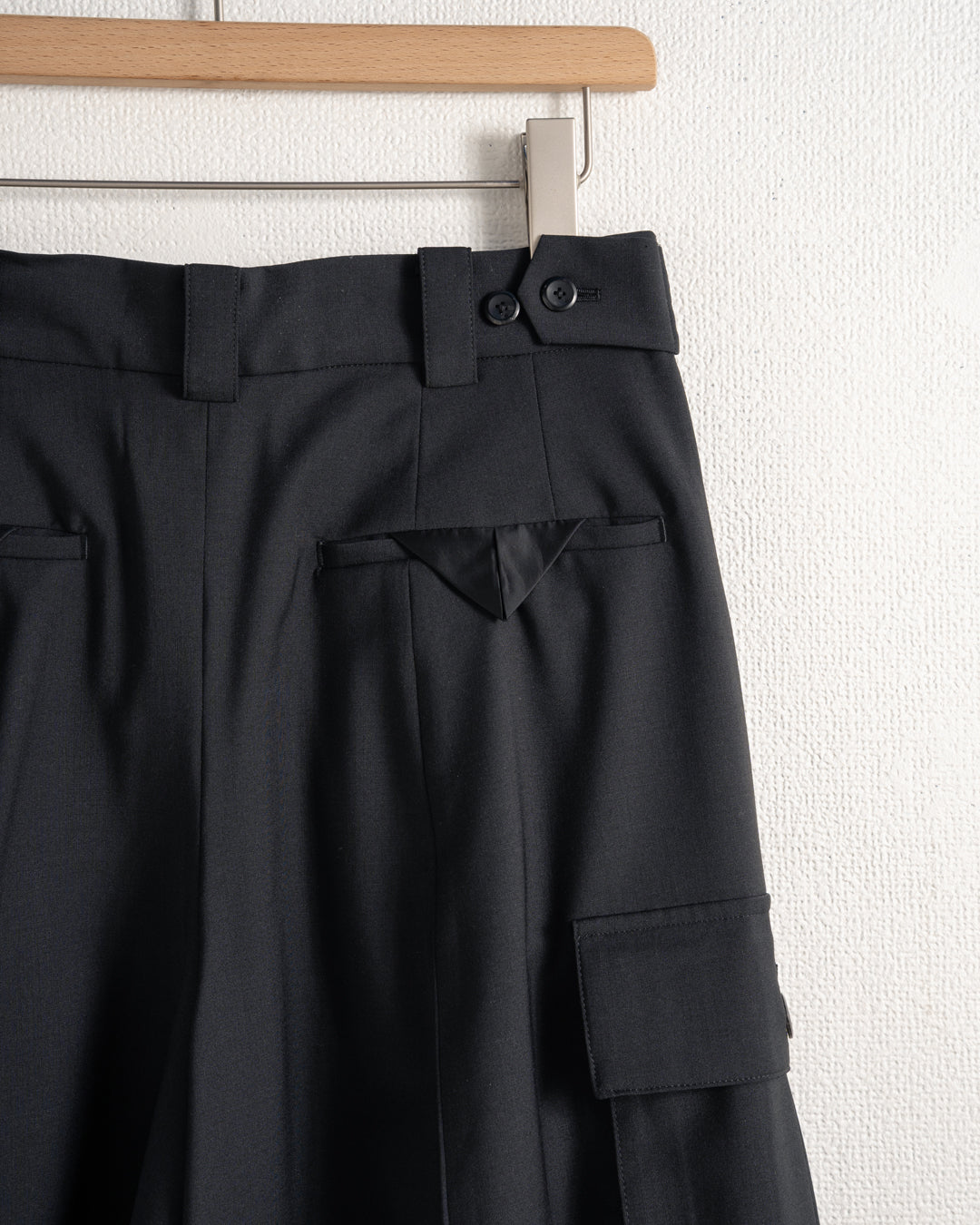 WIDE CARGO SHORTS (BLK)