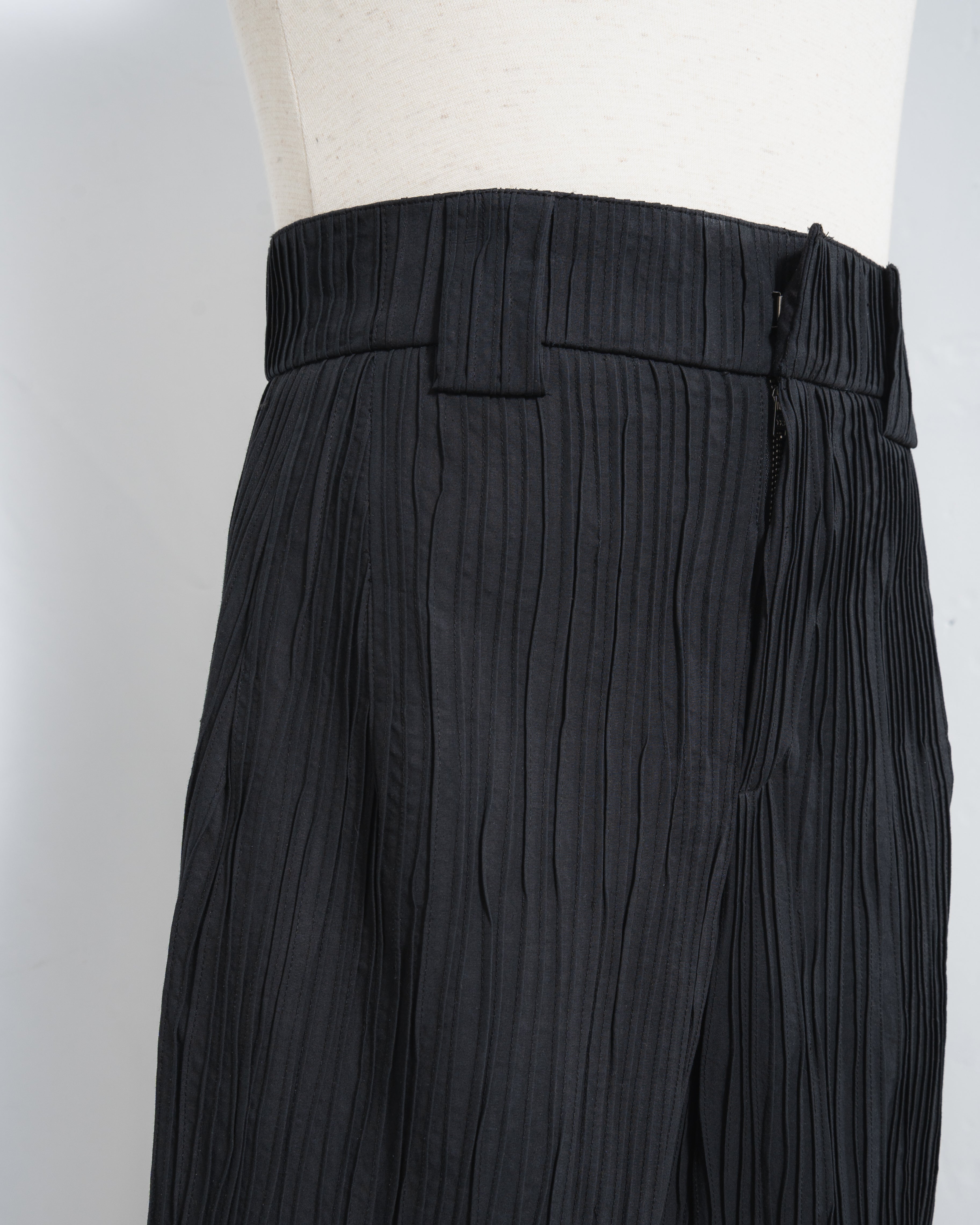 GILLED SHORTS METEORITE BLACK